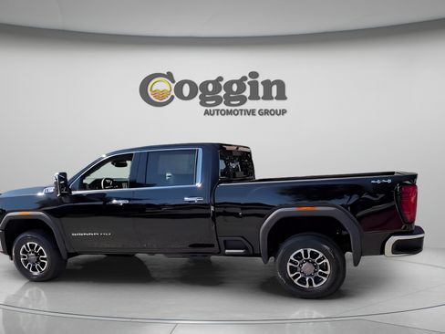 Used 2026 GMC Sierra 3500 SLT w/ SLT Convenience Package AWD/4WD image 4