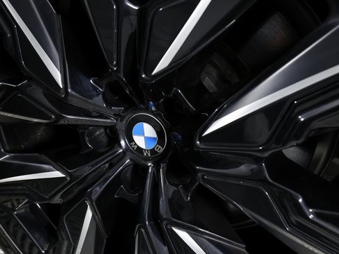 Used 2023 BMW i7 xDrive60 image 54