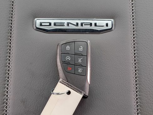 New 2026 GMC Yukon XL Denali w/ Denali Reserve Package image 38