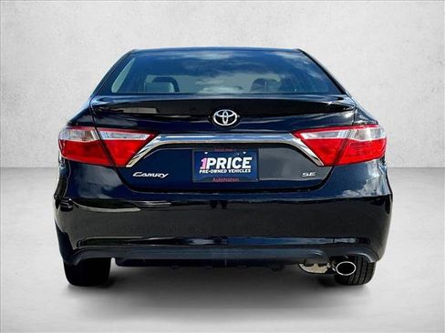Used 2017 Toyota Camry SE image 4
