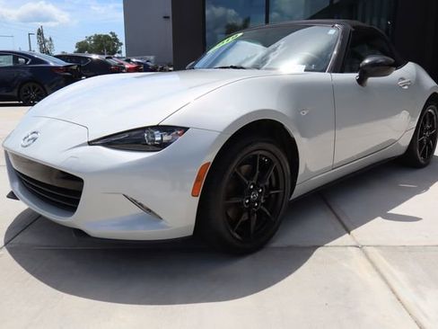 Used 2019 MAZDA MX-5 Miata Sport RWD image 8
