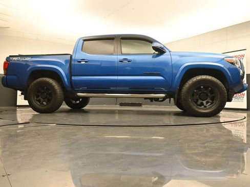Used 2017 Toyota Tacoma TRD Sport image 24