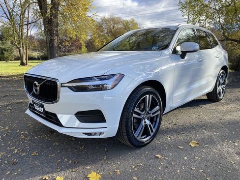Used 2021 Volvo XC60 T5 Momentum w/ Premium Package AWD/4WD image 3