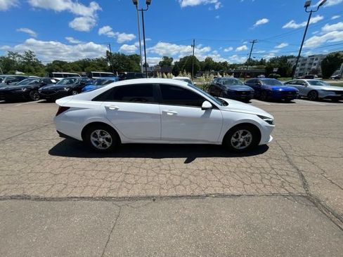Used 2021 Hyundai Elantra SE FWD image 22