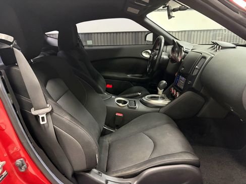 Used 2015 Nissan 370Z Coupe RWD image 17