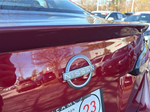 New 2025 Nissan Versa SR w/ Trunk Package image 13