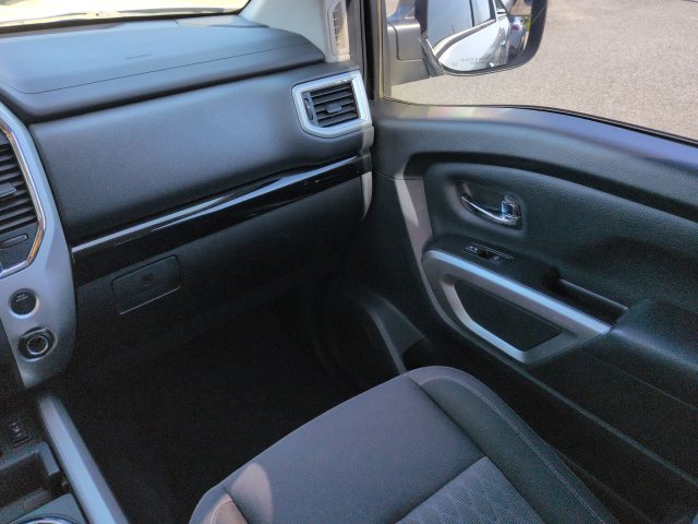 Used 2020 Nissan Titan SV w/ SV Convenience Package RWD image 17