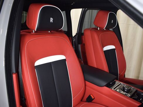 New 2026 Rolls-Royce Cullinan Black Badge image 23