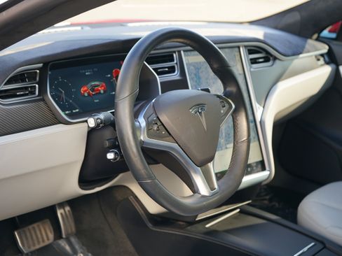 Used 2015 Tesla Model S AWD image 14