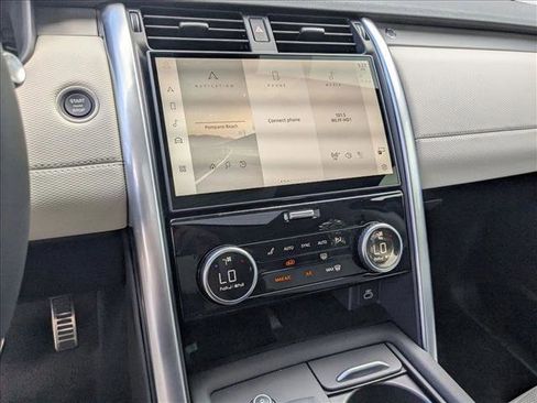 New 2025 Land Rover Discovery Dynamic SE image 12