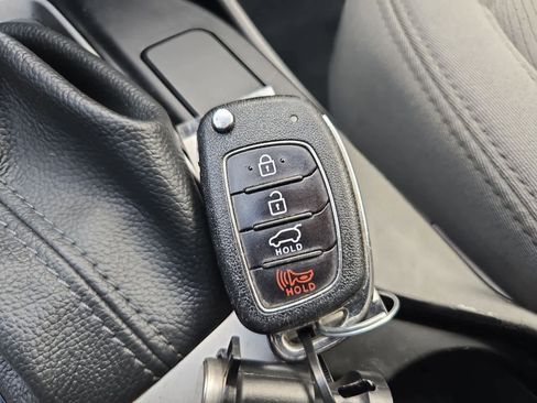 Used 2017 Hyundai Santa Fe Sport FWD image 32