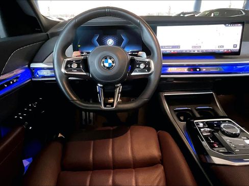 Used 2024 BMW 740i w/ Executive Package image 6