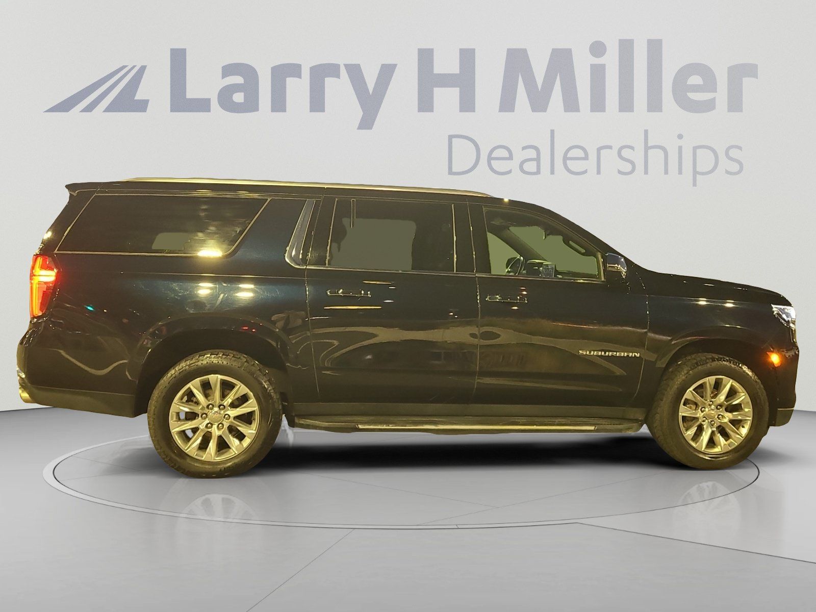 Used 2023 Chevrolet Suburban Premier AWD/4WD image 6
