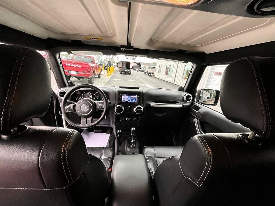 Used 2012 Jeep Wrangler Unlimited Sahara w/ Dual Top Group AWD/4WD image 31
