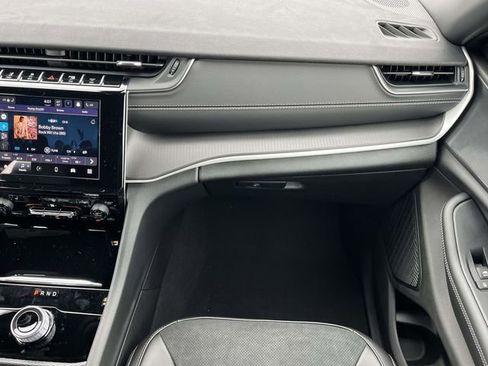 New 2025 Jeep Grand Cherokee L Altitude image 16