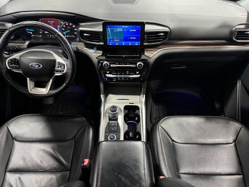Used 2021 Ford Explorer Limited w/ Equipment Group 301A AWD/4WD image 2