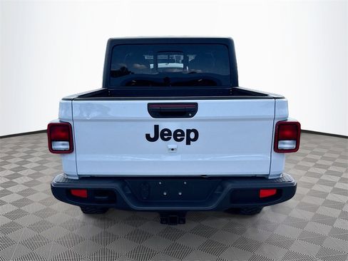 Used 2022 Jeep Gladiator Willys image 7