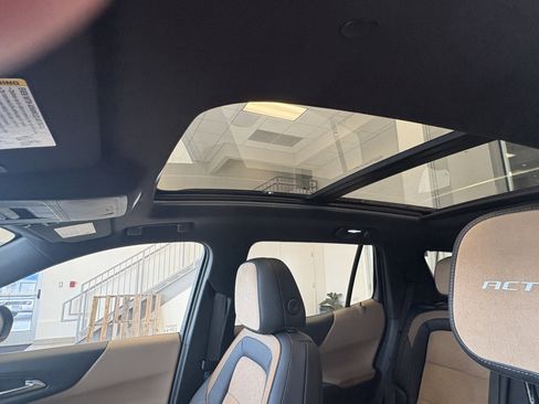 Used 2025 Chevrolet Equinox ACTIV w/ Safety and Technology Package image 8