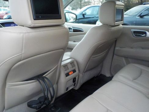 Used 2016 Nissan Pathfinder Platinum w/ Family Entertainment Package image 22