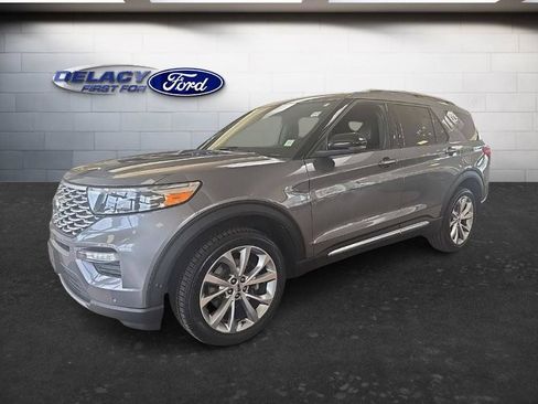 Used 2022 Ford Explorer Platinum w/ Equipment Group 601A AWD/4WD image 2