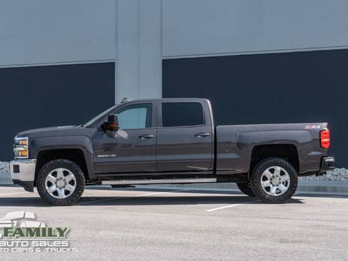 Used 2015 Chevrolet Silverado 2500 LT w/ LT Convenience Package AWD/4WD image 3