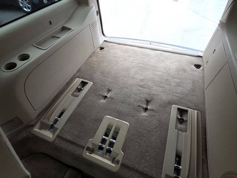 Used 2010 Cadillac Escalade ESV Luxury AWD/4WD image 34