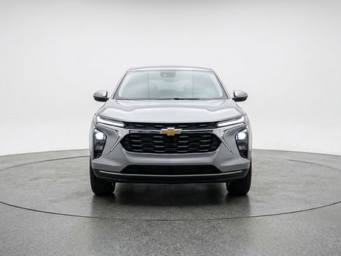 Used 2025 Chevrolet TrailBlazer LT w/ Driver Confidence Package AWD/4WD image 2