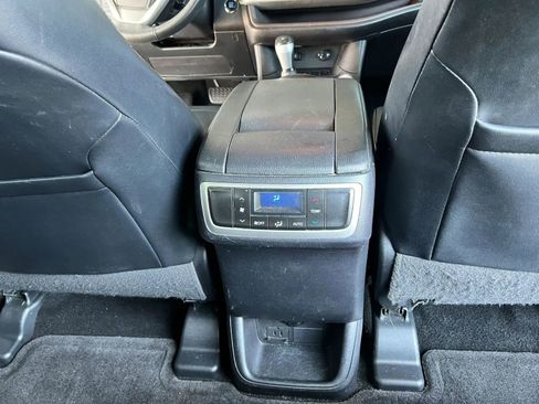 Used 2015 Toyota Highlander XLE FWD image 29