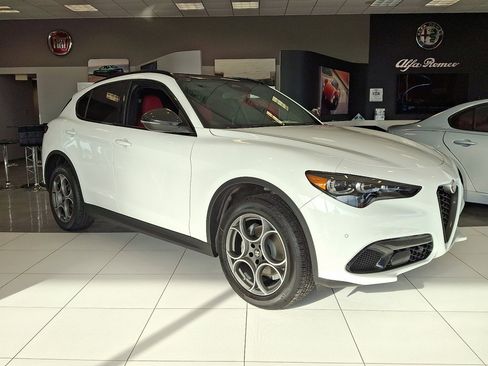 New 2025 Alfa Romeo Stelvio Sprint w/ Convenience Package image 3