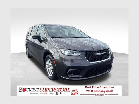 Used 2023 Chrysler Pacifica Touring-L FWD image 1
