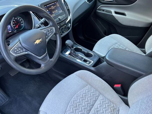 Used 2022 Chevrolet Equinox LS w/ LS Convenience Package image 11