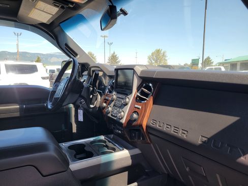 Used 2014 Ford F350 Lariat w/ Lariat Ultimate Package AWD/4WD image 20