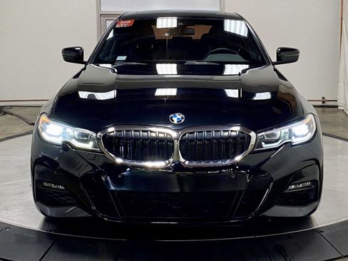 Used 2022 BMW 330i Sedan w/ M Sport Package RWD image 3