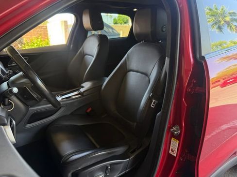 Used 2019 Jaguar F-PACE Premium image 16