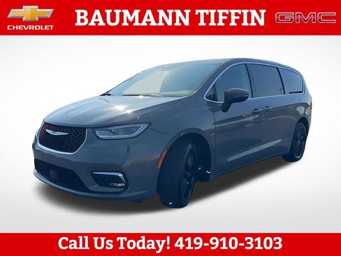 Used 2023 Chrysler Pacifica Touring-L FWD image 13