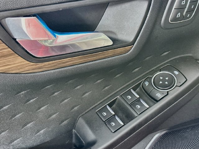 Certified 2020 Ford Escape Titanium AWD/4WD image 25