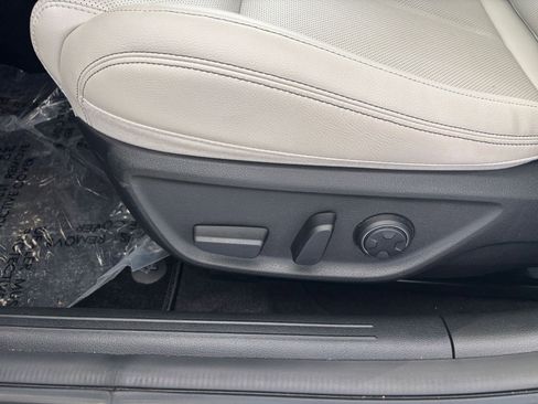 Used 2025 Genesis G70 2.5T image 24