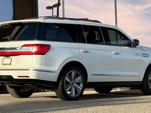 Used 2019 Lincoln Navigator Reserve image 12