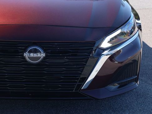 Used 2024 Nissan Altima 2.5 SV image 16