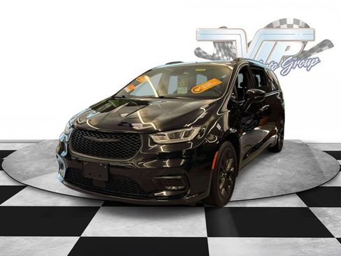 Certified 2021 Chrysler Pacifica Touring-L w/ S Appearance Package FWD image 3