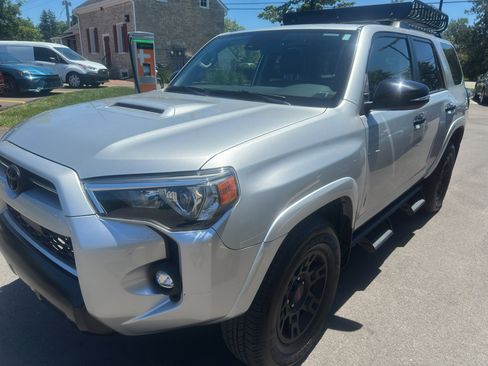 Used 2021 Toyota 4Runner Venture w/ Moonroof Package AWD/4WD image 2