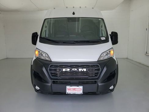 Used 2025 RAM ProMaster 2500 w/ Convenience Group FWD image 3