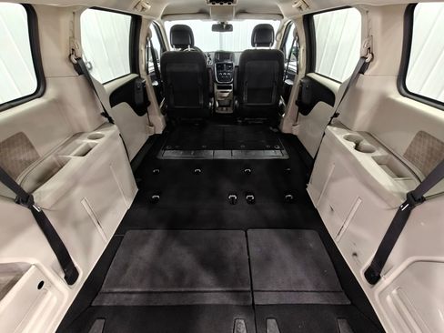 Used 2020 Dodge Grand Caravan SE FWD image 29
