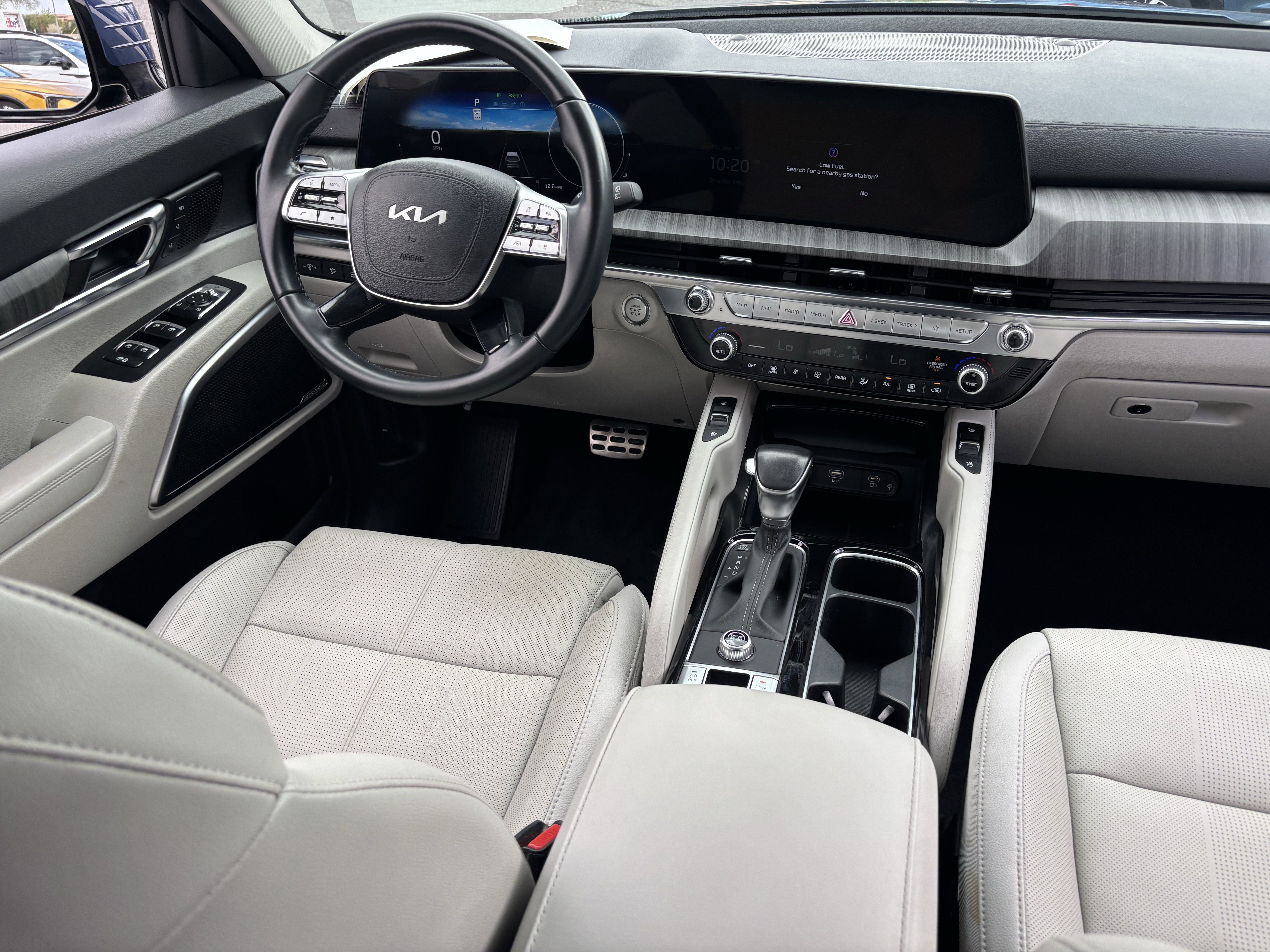 Certified 2024 Kia Telluride SX w/ Towing Package FWD image 12
