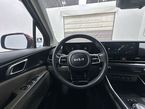 Certified 2025 Kia Carnival LXS FWD image 12