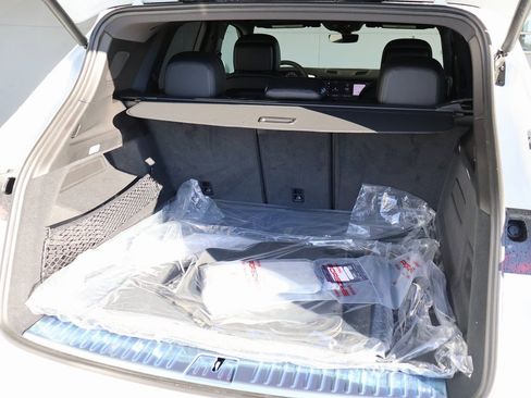 New 2025 Porsche Cayenne image 17