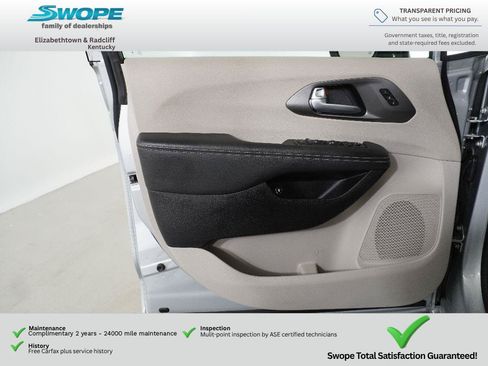 Used 2024 Chrysler Pacifica Limited FWD image 19