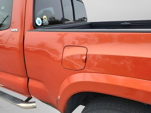 Used 2018 Toyota Tacoma TRD Sport image 22