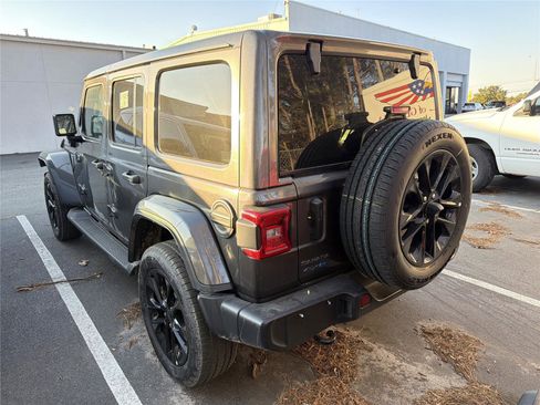Used 2025 Jeep Wrangler Sahara image 8