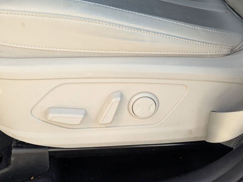 Used 2024 Kia Sorento S image 16